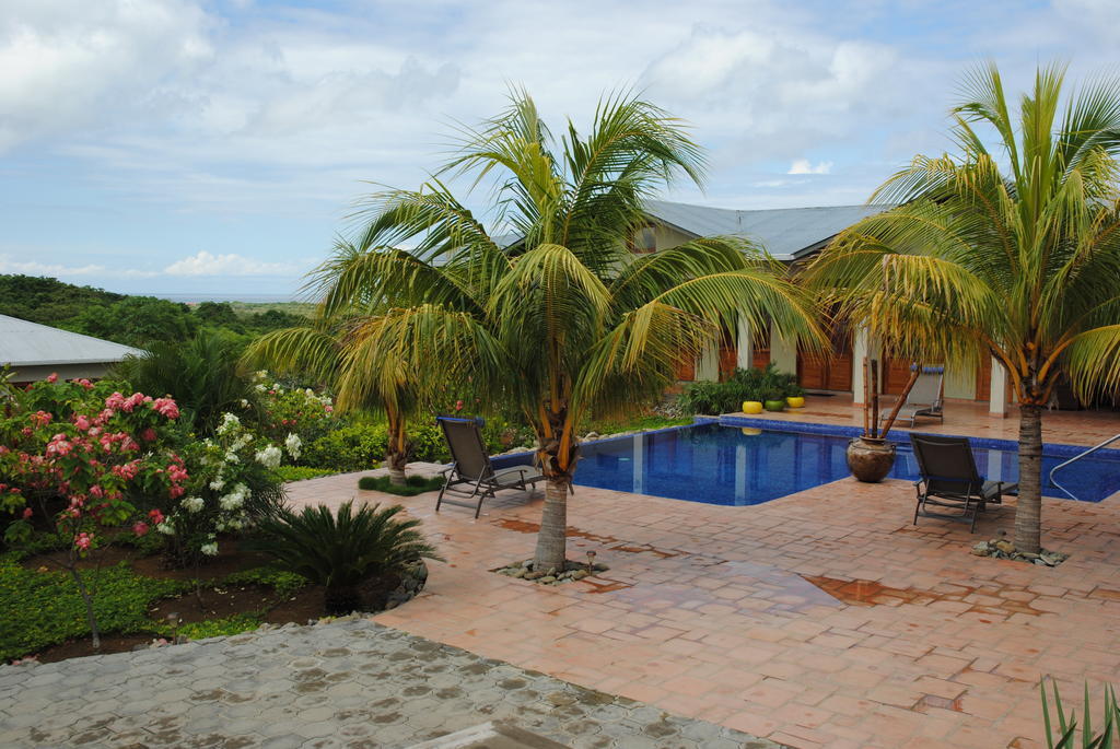 Soma Surf Resort Tola Luaran gambar