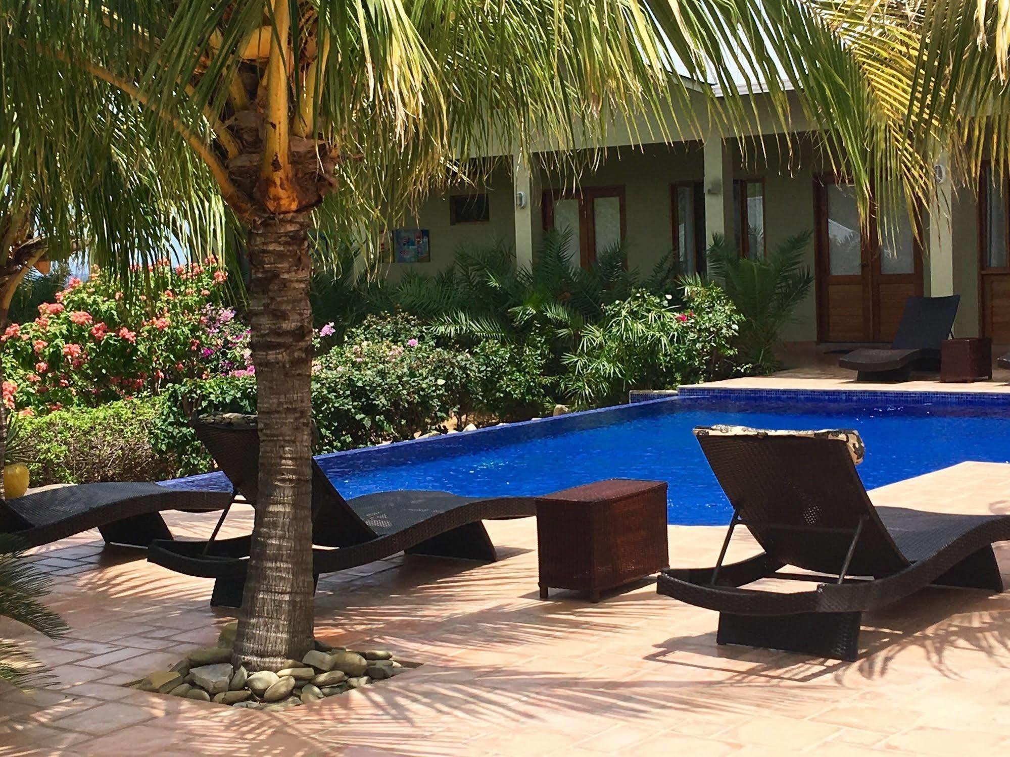 Soma Surf Resort Tola Luaran gambar