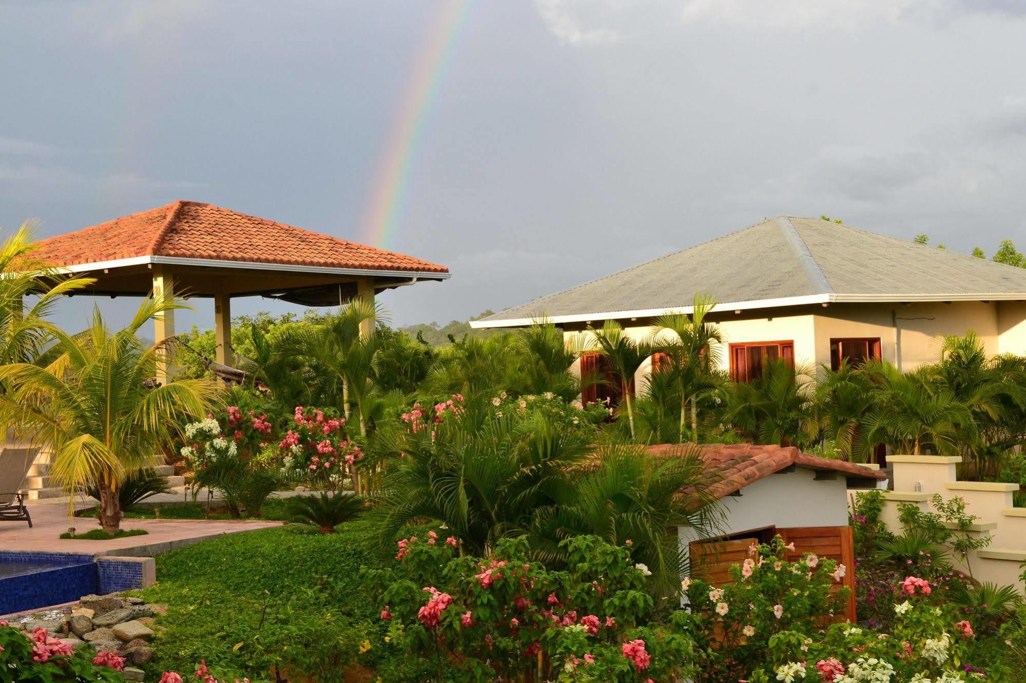 Soma Surf Resort Tola Luaran gambar
